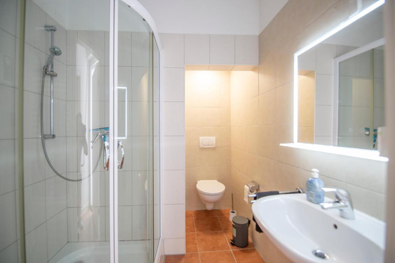 Apartment Mit Kleinem Innenhof Im Erdgeschoss Fuer Bis Zu 4 Personen Klotten Exterior foto