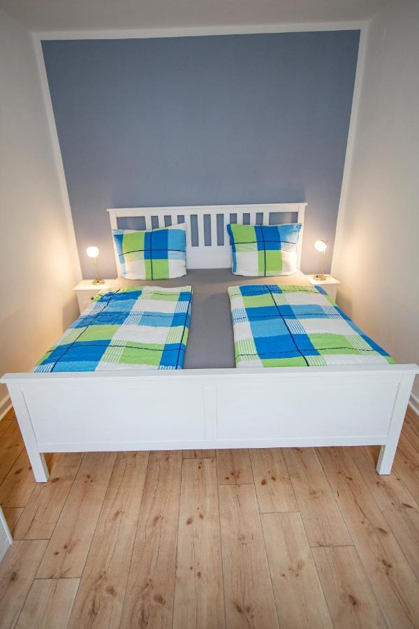 Apartment Mit Kleinem Innenhof Im Erdgeschoss Fuer Bis Zu 4 Personen Klotten Exterior foto